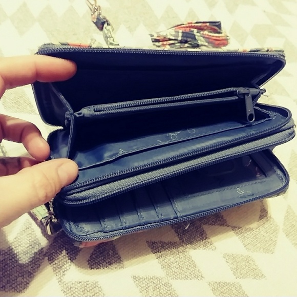 🍁🍃🍂Vera Bradley Wristlet - Picture 4 of 4